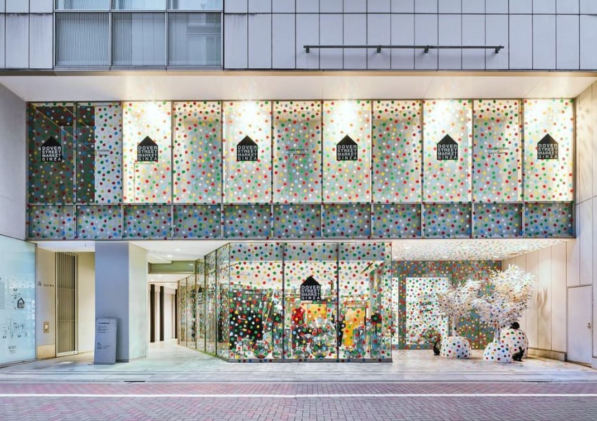 Louis Vuitton украшает бутики по всему миру в честь коллаборации с художницей Яёи Кусамой