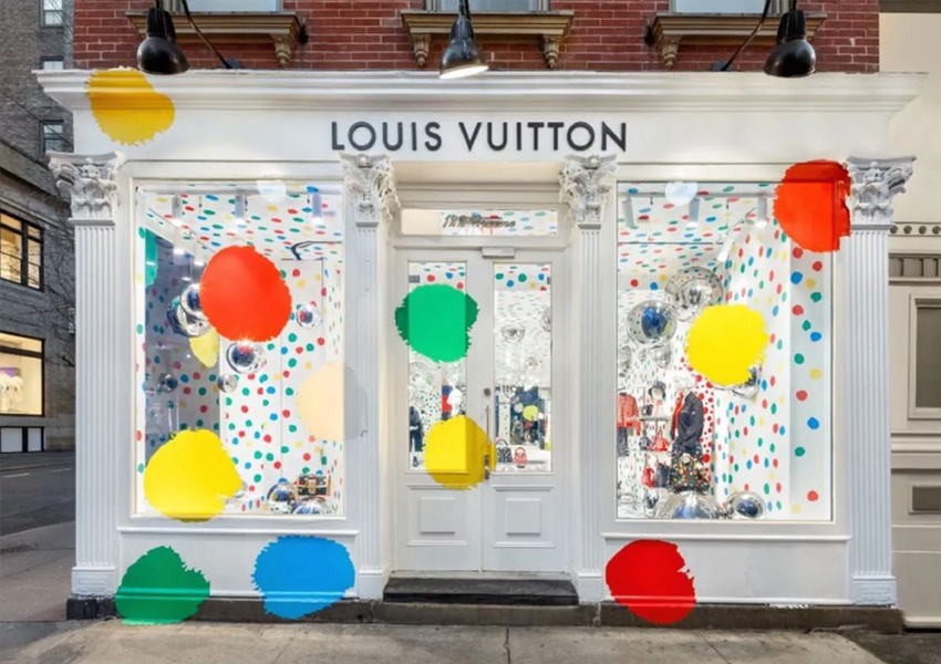 Louis Vuitton украшает бутики по всему миру в честь коллаборации с художницей Яёи Кусамой