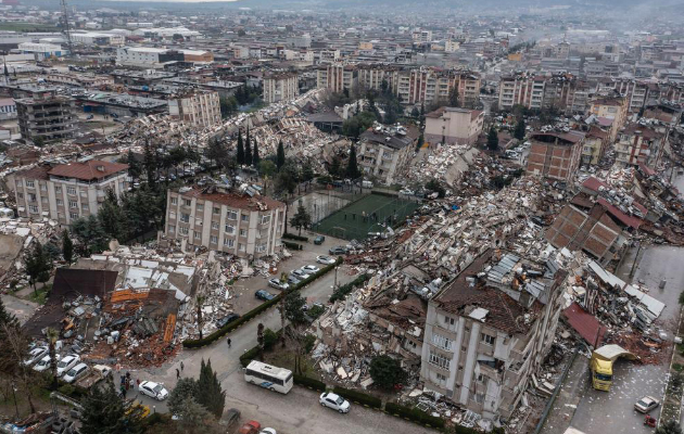 В Турции после землетрясения объявлен общенациональный семидневный траур