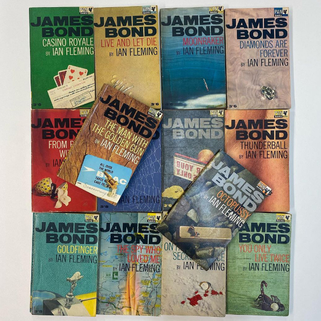 Книги о Джеймсе Бонде издания Pan Books, издававшиеся в 60-х годах XX века