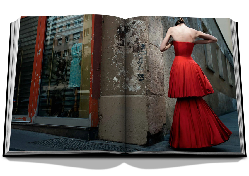 Dior выпустит книгу о творчестве Рафа Симонса