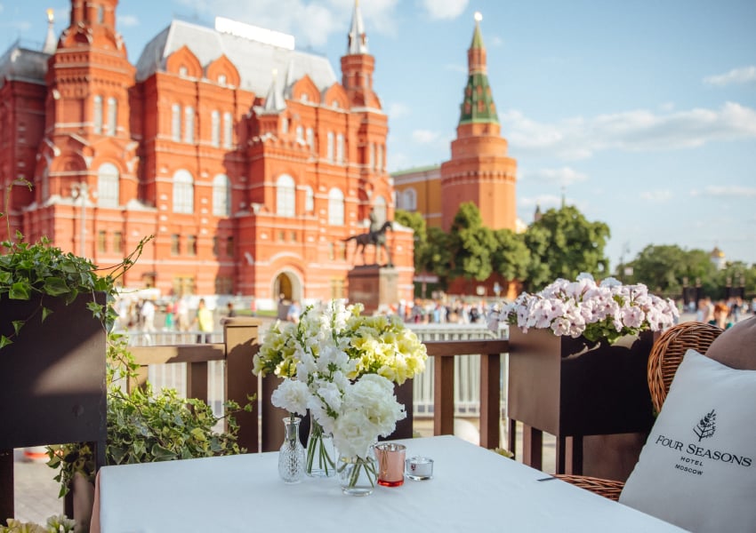 White Party на летней террасе Four Seasons Hotel Moscow