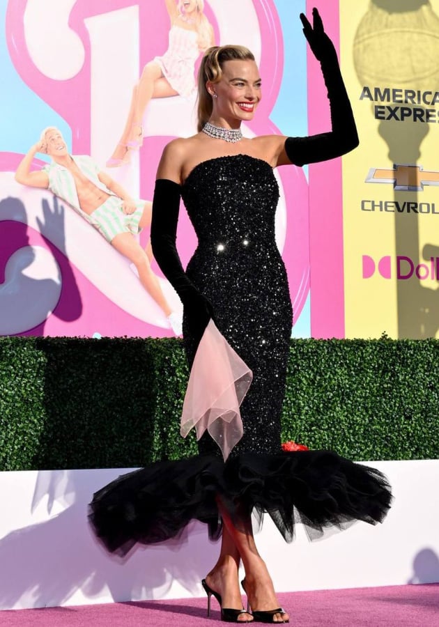 Марго Робби в платье Schiaparelli на премьере фильма Барби в Лос-Анджелесе