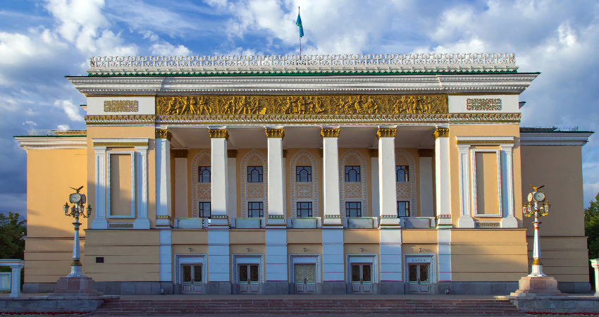 Казахский национальный театр оперты и балета им. Абая
