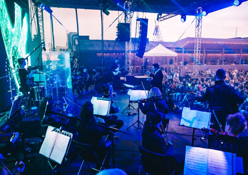 «Рок-хиты на крыше с симфоническим оркестром». 9 сентября в пространстве Roof Place