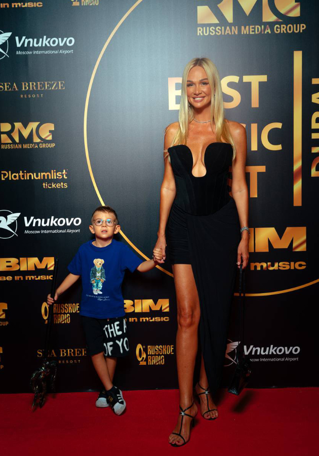 Виктория Лопырева с сыном 