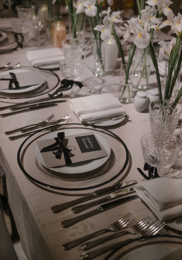 Grey Chic организовали очень красивый предновогодний ужин под названием «Бал эстетов» в черно-белых тонах в отеле Wawelberg