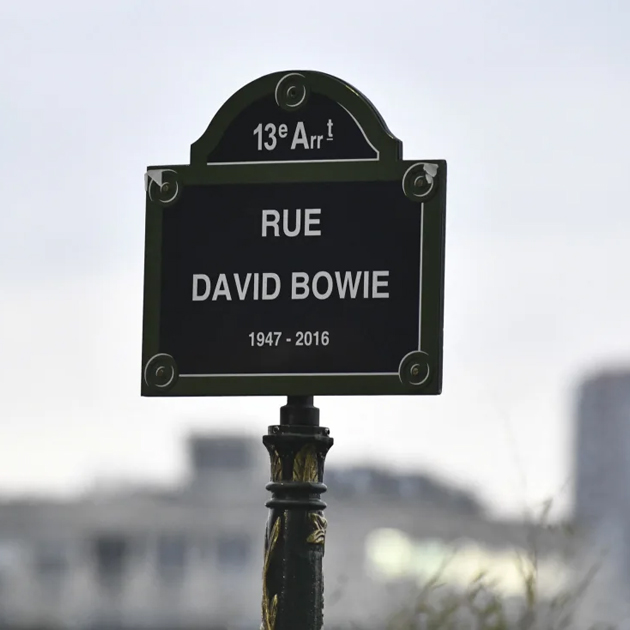 В Париже открыли улицу в честь Дэвида Боуи
