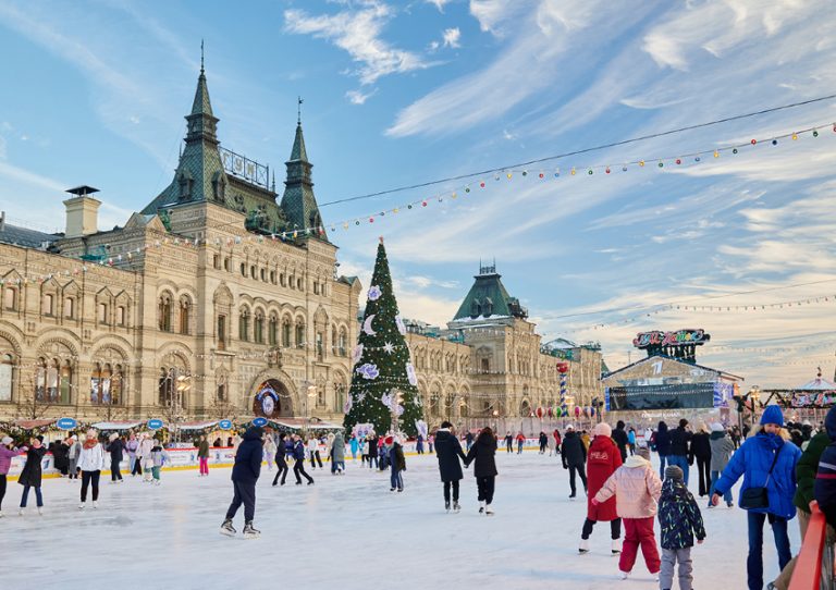 Бесплатная москва 2019. ГУМ-каток на красной площади. ГУМ каток 2023. Каток на красной площади. Каток на красной площади фото