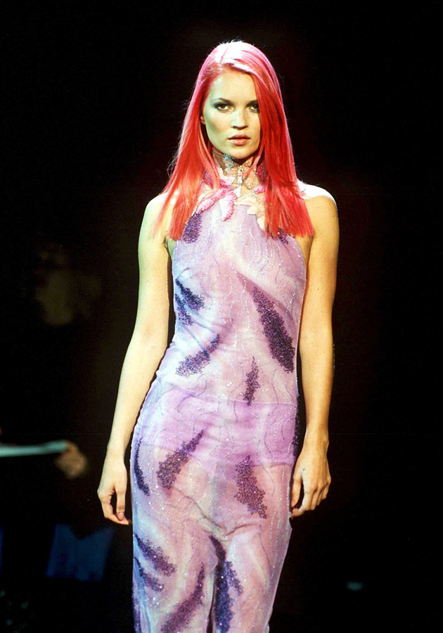 Кейт Мосс на показе Versace, 1999