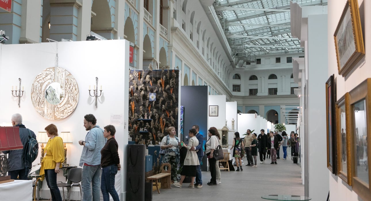 Выставка антиквариата, современного и ювелирного искусства «АРТ МОСКВА» в Гостином дворе
