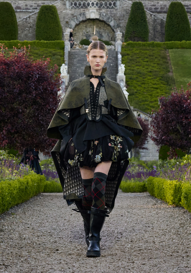 Показ новой круизной коллекции модного дома Dior в Шотландии