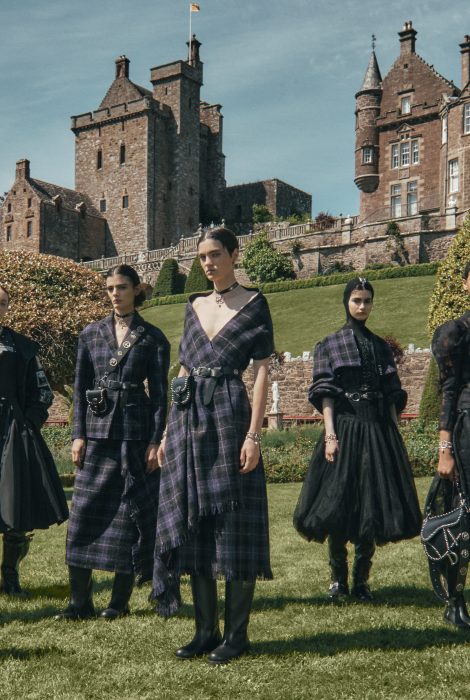 Style Notes: показ новой круизной коллекции модного дома Dior в&nbsp;Шотландии