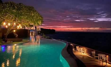 Идея на&nbsp;каникулы: Anantara Bali Uluwatu Resort&nbsp;&mdash; отель на&nbsp;вершине скалы с&nbsp;видом на&nbsp;знаменитый Impossible Beach