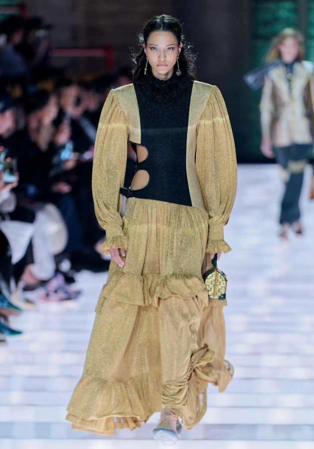 Средневековые мотивы на шоу Louis Vuitton Cruise в Авиньоне