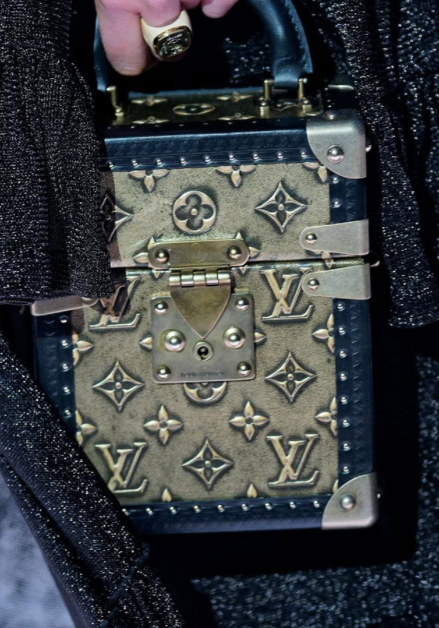 Средневековые мотивы на шоу Louis Vuitton Cruise в Авиньоне
