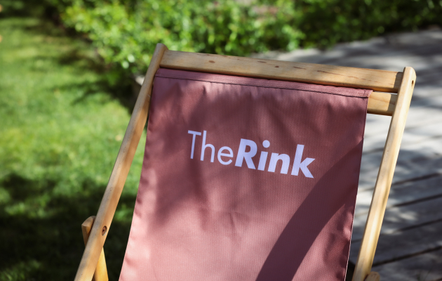 Вика Газинская собрала друзей на healthy-ланч в кафе The Rink