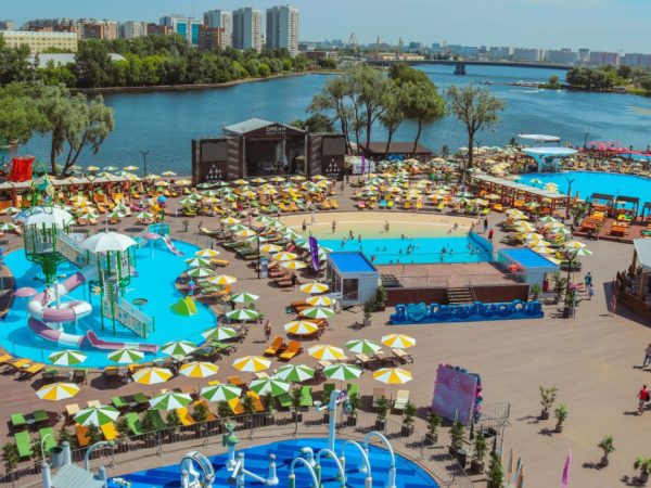 Курорт в&nbsp;столице: лучшие пляжи и&nbsp;открытые бассейны Москвы