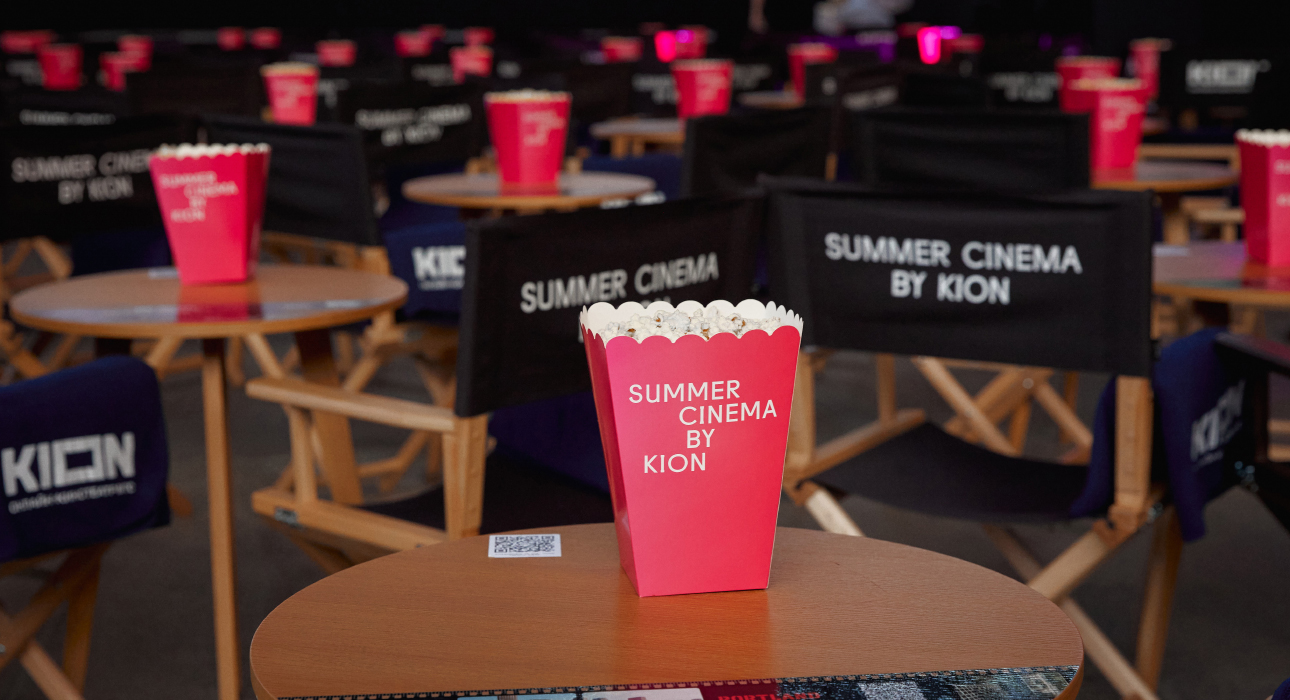 Смотрим кино в летнем кинотеатре Summer Cinema by KION
