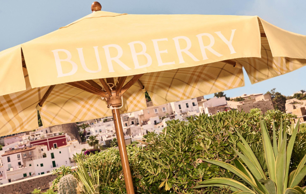Лето в стиле Burberry — резиденция в Сомерсете и летний клуб на Ибице