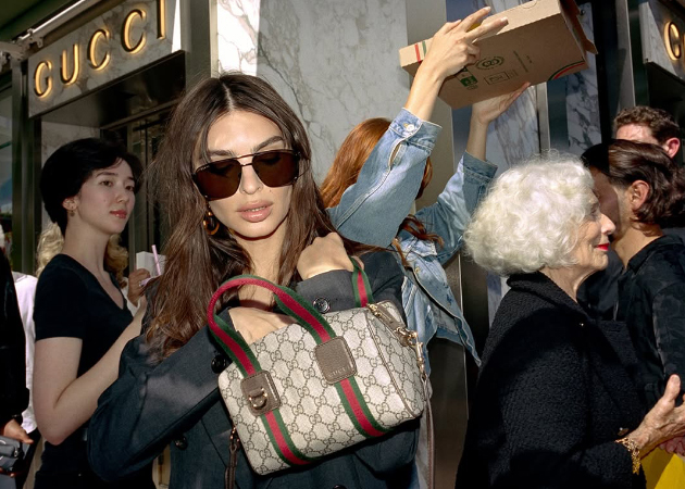 Эмили Ратаковски гуляет по Каннам в новой кампании Gucci GG Monogram