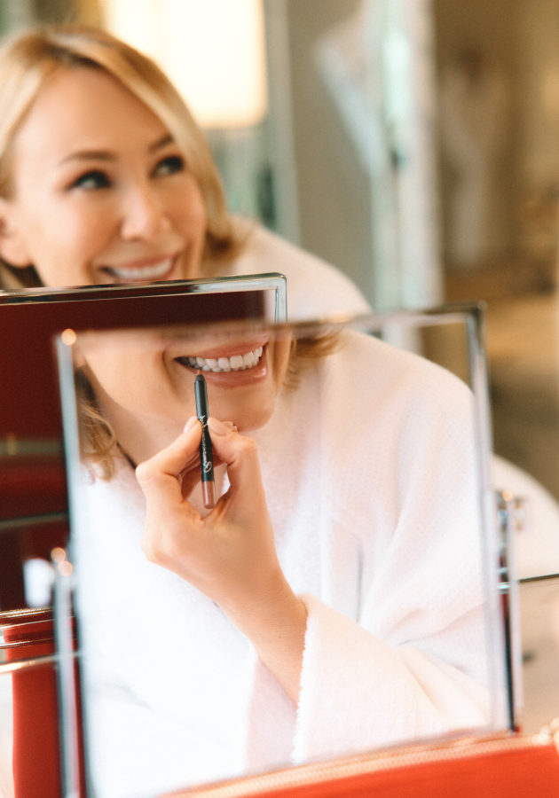 Отличная коллаборация в честь праздника «Алые паруса» — beauty-подарок от Romanovamakeup в «Гранд Отеле Мойка 22»
