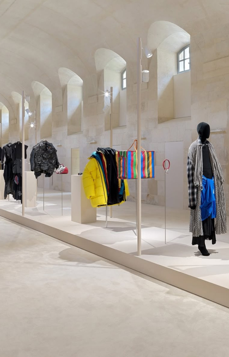 Art &amp;&nbsp;Travel: Демна Гвасалия завершает эпоху в&nbsp;Balenciaga провокационной выставкой-исповедью