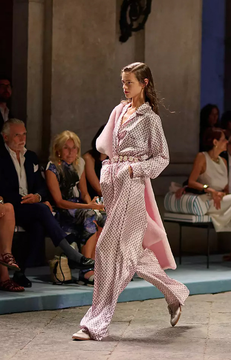 Fashion Digest: показы Herm&egrave;s и&nbsp;Max Mara, лукбук Valentino от&nbsp;Алессандро Микеле и&nbsp;дебютный дроп очков Ushatava