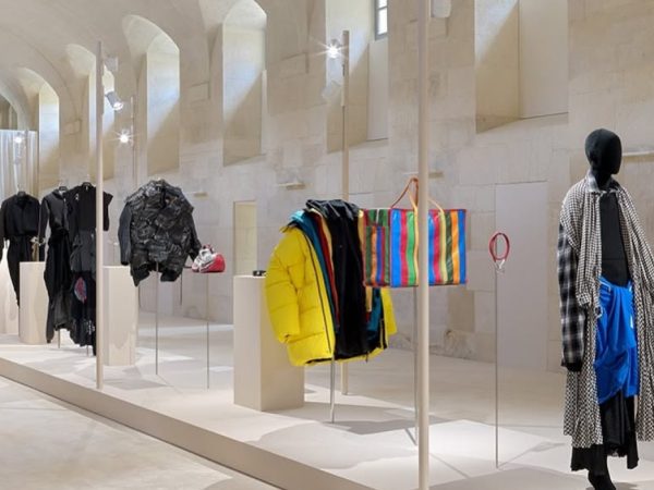 Art &amp;&nbsp;Travel: Демна Гвасалия завершает эпоху в&nbsp;Balenciaga провокационной выставкой-исповедью