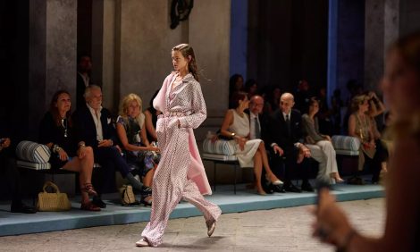 Fashion Digest: показы Herm&egrave;s и&nbsp;Max Mara, лукбук Valentino от&nbsp;Алессандро Микеле и&nbsp;дебютный дроп очков Ushatava