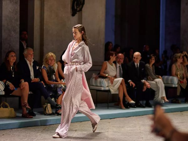Fashion Digest: показы Herm&egrave;s и&nbsp;Max Mara, лукбук Valentino от&nbsp;Алессандро Микеле и&nbsp;дебютный дроп очков Ushatava