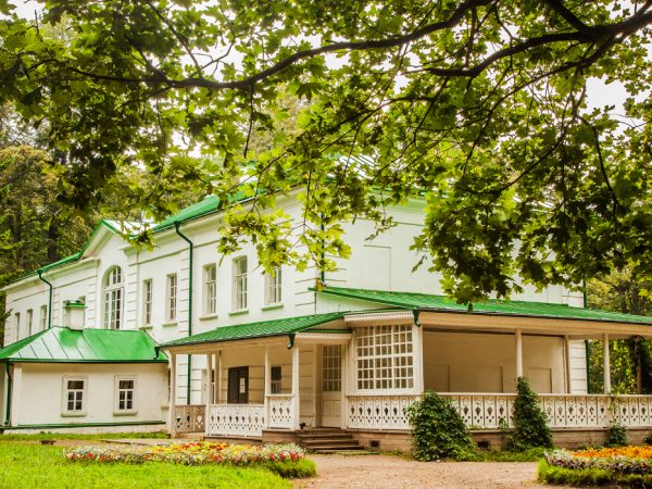 IX&nbsp;Театральный фестиваль &laquo;Толстой&raquo; в&nbsp;Ясной Поляне: усадебная жизнь, семейное счастье и&nbsp;новые театральные формы
