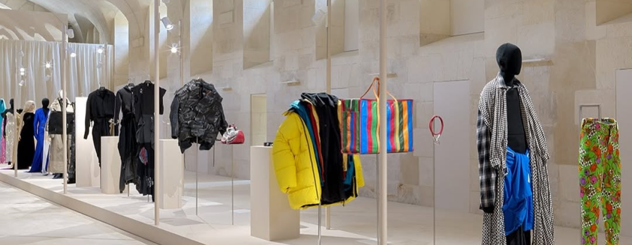 Art &amp;&nbsp;Travel: Демна Гвасалия завершает эпоху в&nbsp;Balenciaga провокационной выставкой-исповедью