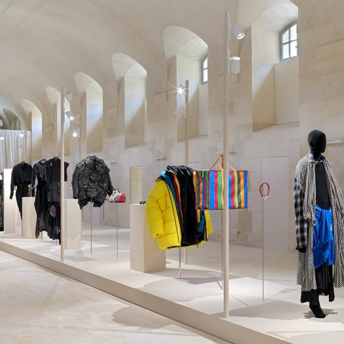 Art &amp;&nbsp;Travel: Демна Гвасалия завершает эпоху в&nbsp;Balenciaga провокационной выставкой-исповедью