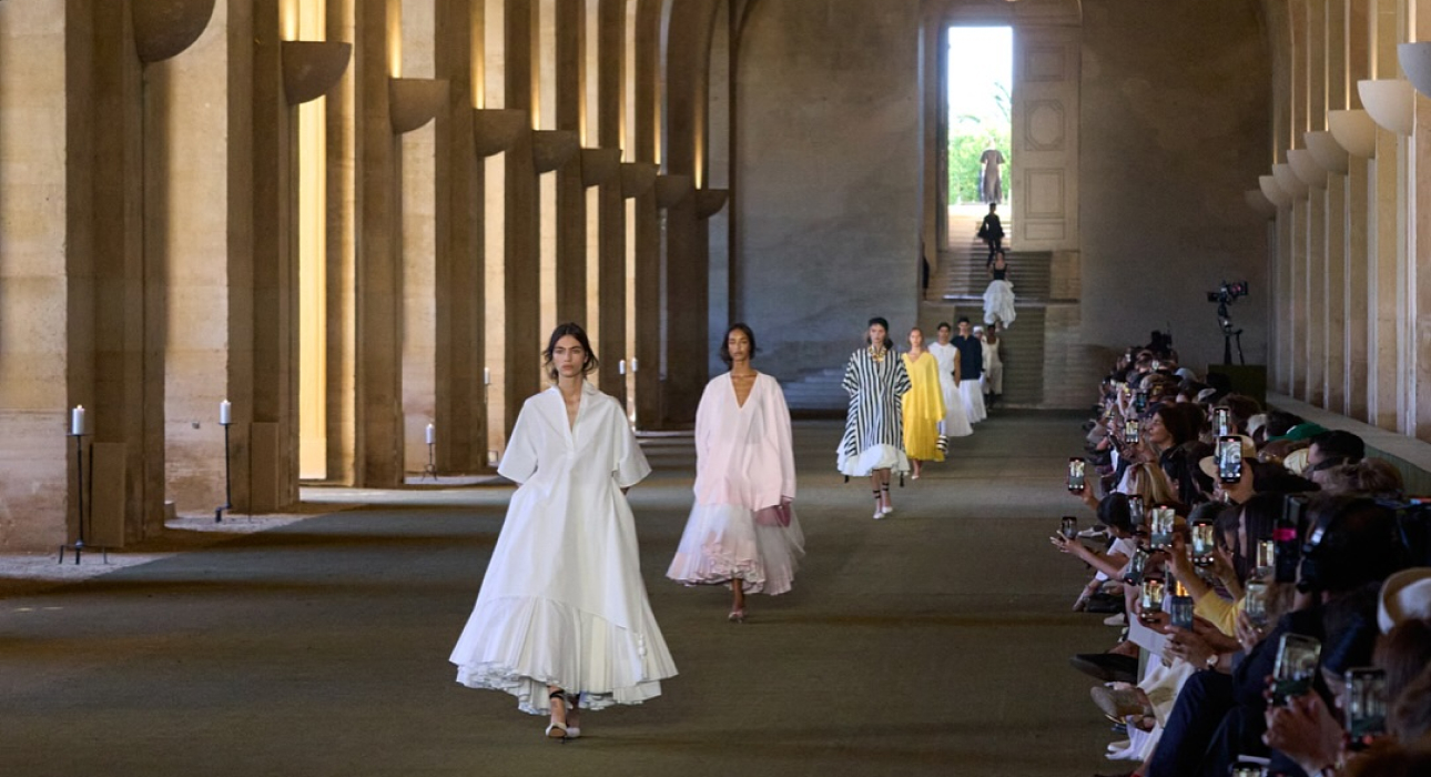 Fashion Digest: от провансальской ностальгии Jacquemus до литературных клубов Miu Miu