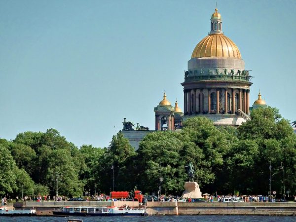 Питер Weekly: спектакль &laquo;Женщины Есенина&raquo;, концерт Лолиты на&nbsp;крыше и&nbsp;новый ресторан Koza WELL