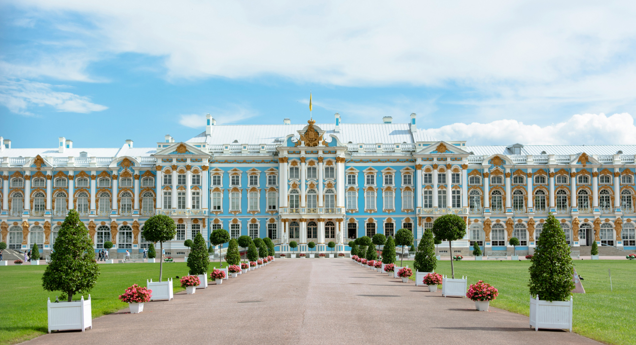 Питер Weekly: закрытие сезона в Мариинском театре, выставка «Фотоискусство. От дагеротипа до искусственного интеллекта» и новый ресторан-дача «Огородники»