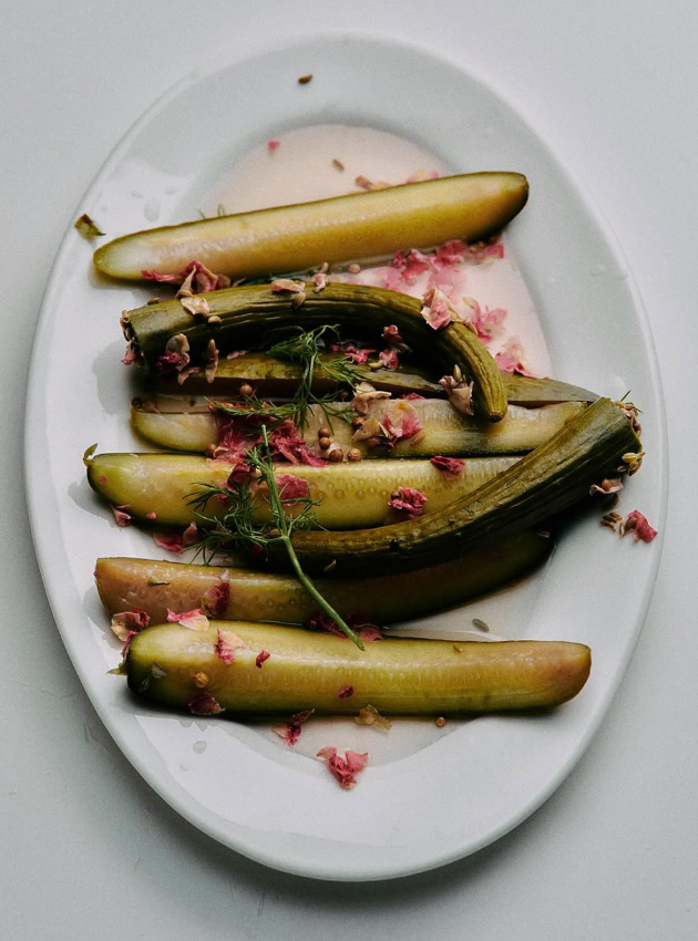 Памела Андерсон выпустила лимитированную серию соленых огурцов Pamela’s Pickles