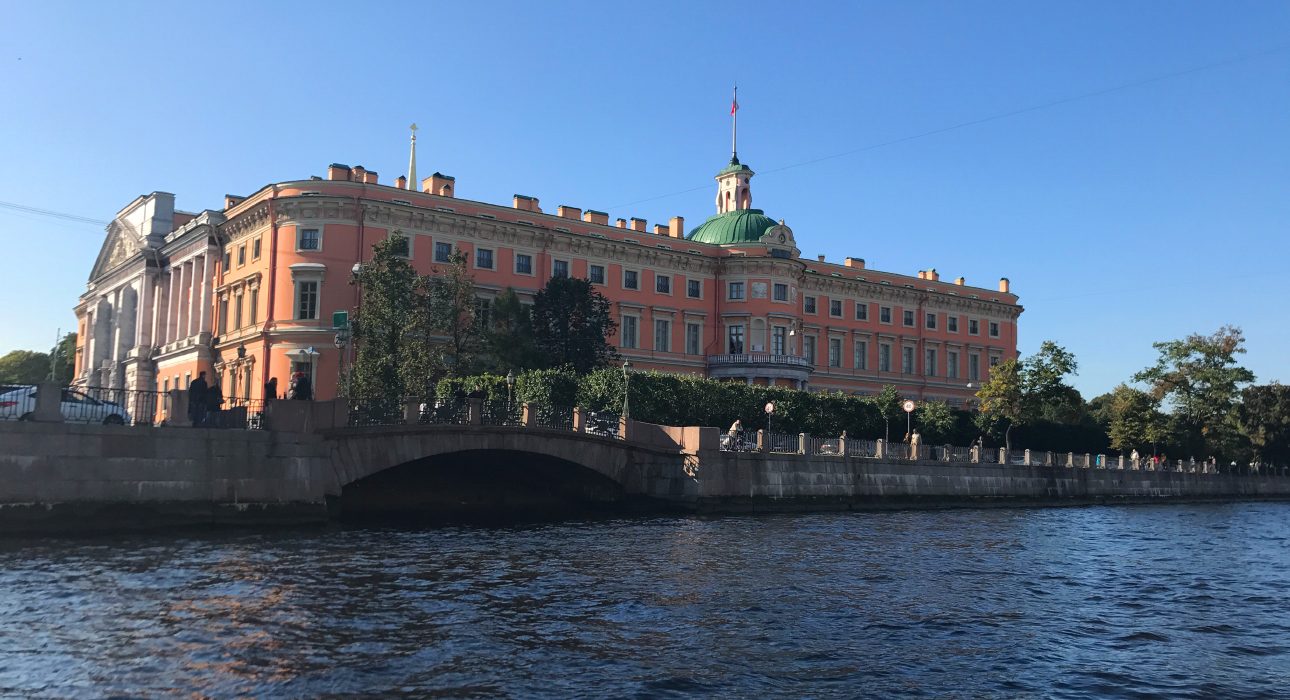 Питер Weekly: выставка «О, море, море!», диско на крыше с симфоническим оркестром и новое кафе «Круч»