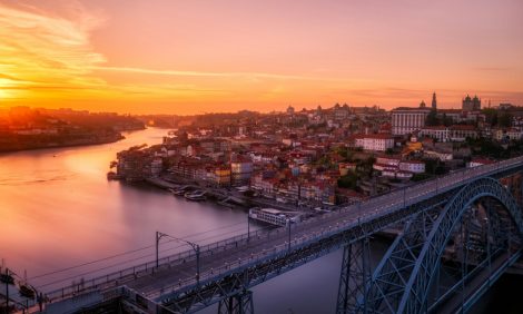 Travel-дайджест: повышение туристического налога в&nbsp;Португалии, велнес-программа, вдохновленная древнегреческой мифологией, и&nbsp;симфония для Qatar Airways от&nbsp;Ханса Циммера