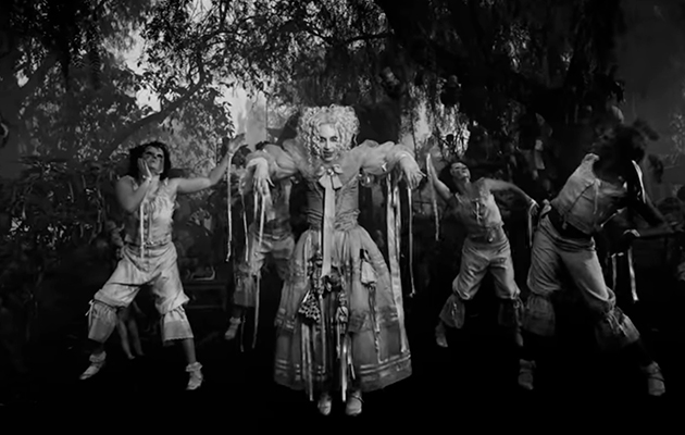 Леди Гага выпустила клип на песню The Dead Dance — саундтрек к фэнтези «Уэнздей»