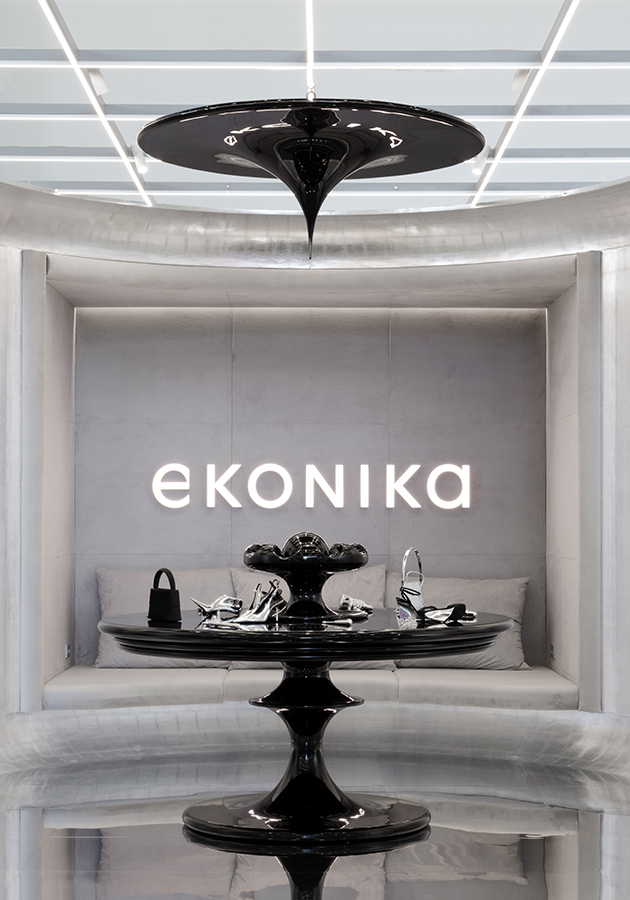 Бренд обуви и аксессуаров EKONIKA и архитектурная студия Elena Lokastova представили совместную инсталляцию «Зазеркалье обувного ремесла»