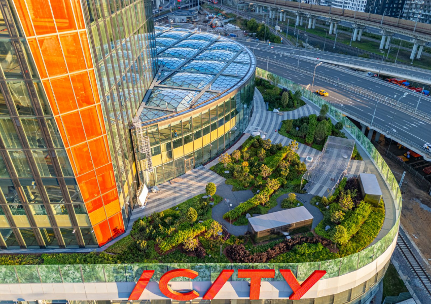 В Москва-Сити появилась самая масштабная зеленая зона — в небоскребе iCITY