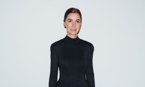 Светский backstage: сюрреалистичное шоу Alena Akhmadullina &laquo;Мета‑сказка&raquo; на&nbsp;Московской неделе моды