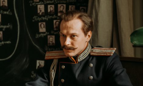 Posta Сериалы: первый тизер киноромана Андрея Кончаловского &laquo;Хроники русской революции&raquo; с&nbsp;Юрой Борисовым в&nbsp;главной роли