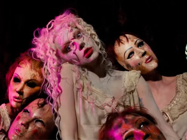 Posta Сериалы: Леди Гага выпустила клип на&nbsp;песню The Dead Dance&nbsp;&mdash; саундтрек к&nbsp;фэнтези &laquo;Уэнздей&raquo;