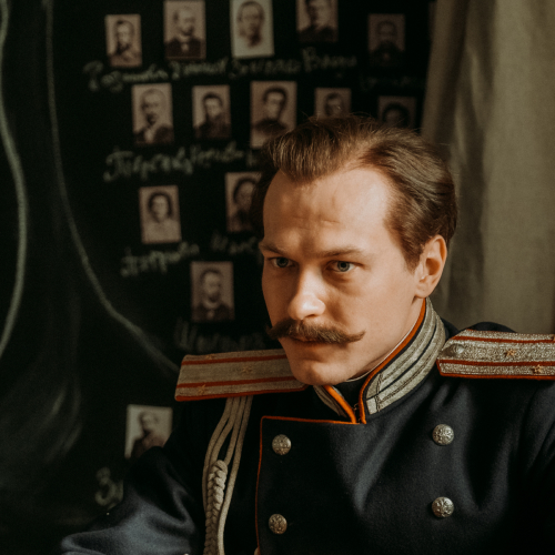 Posta Сериалы: первый тизер киноромана Андрея Кончаловского &laquo;Хроники русской революции&raquo; с&nbsp;Юрой Борисовым в&nbsp;главной роли