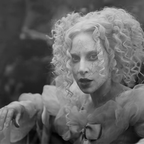 Posta Сериалы: Леди Гага выпустила клип на&nbsp;песню The Dead Dance&nbsp;&mdash; саундтрек к&nbsp;фэнтези &laquo;Уэнздей&raquo;