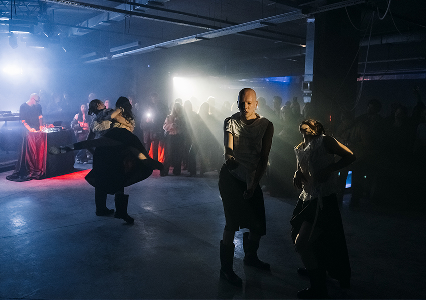 Светский backstage: рейв-перформанс Life Pulse в жилом комплексе Sky Garden