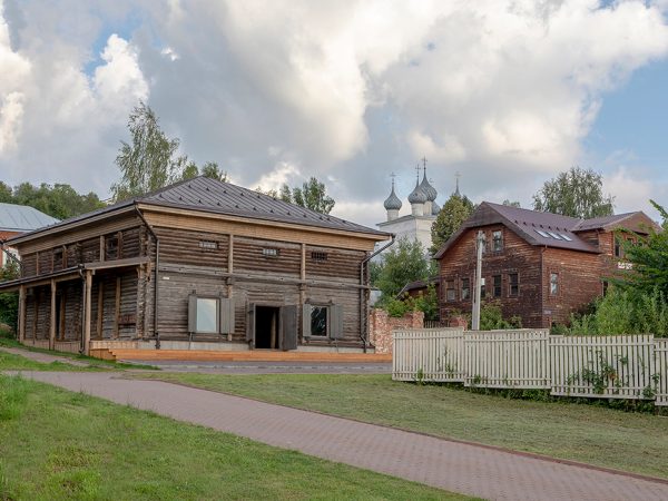 Posta Культура: зачем модные архбюро реставрируют деревянные избы и лабазы в российской глубинке